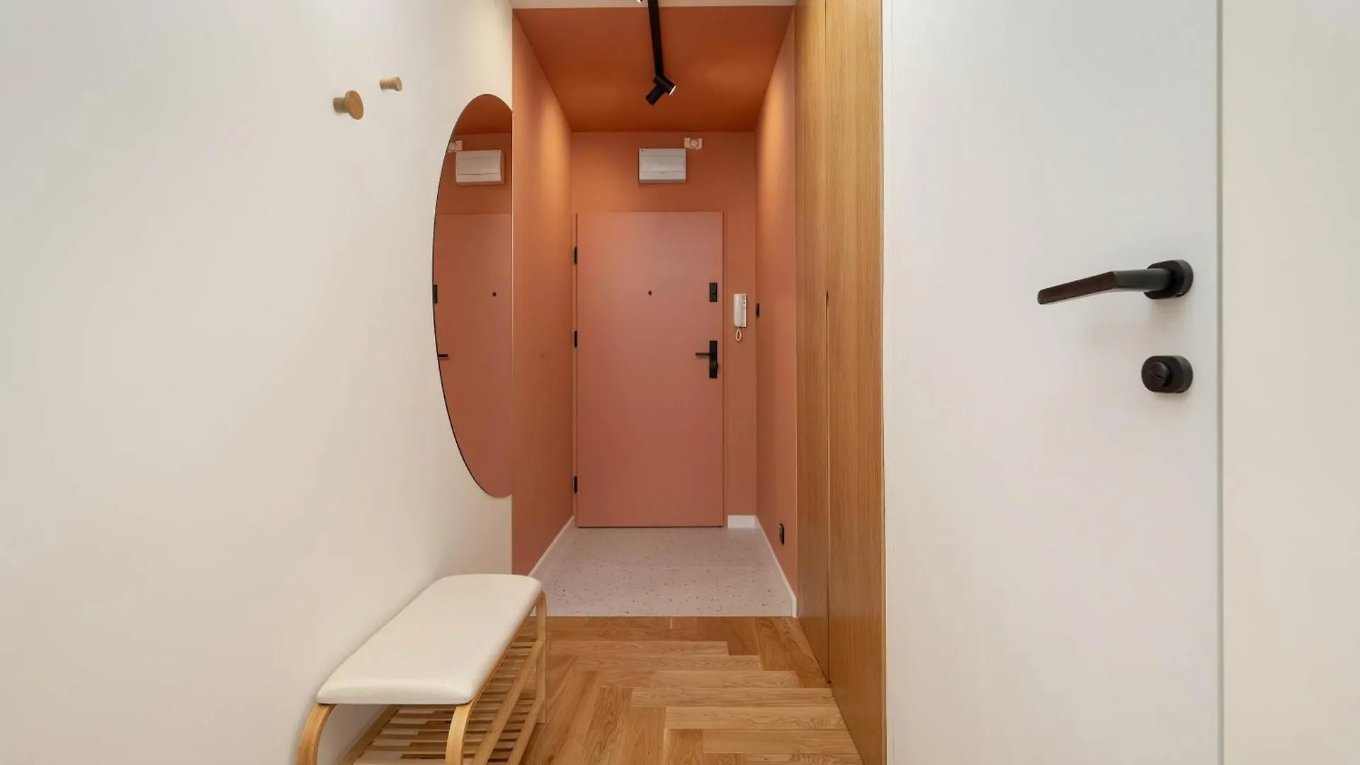 Modern And Unique Studio In The Centre Of Wroclaw By Noclegi Renters Apartment